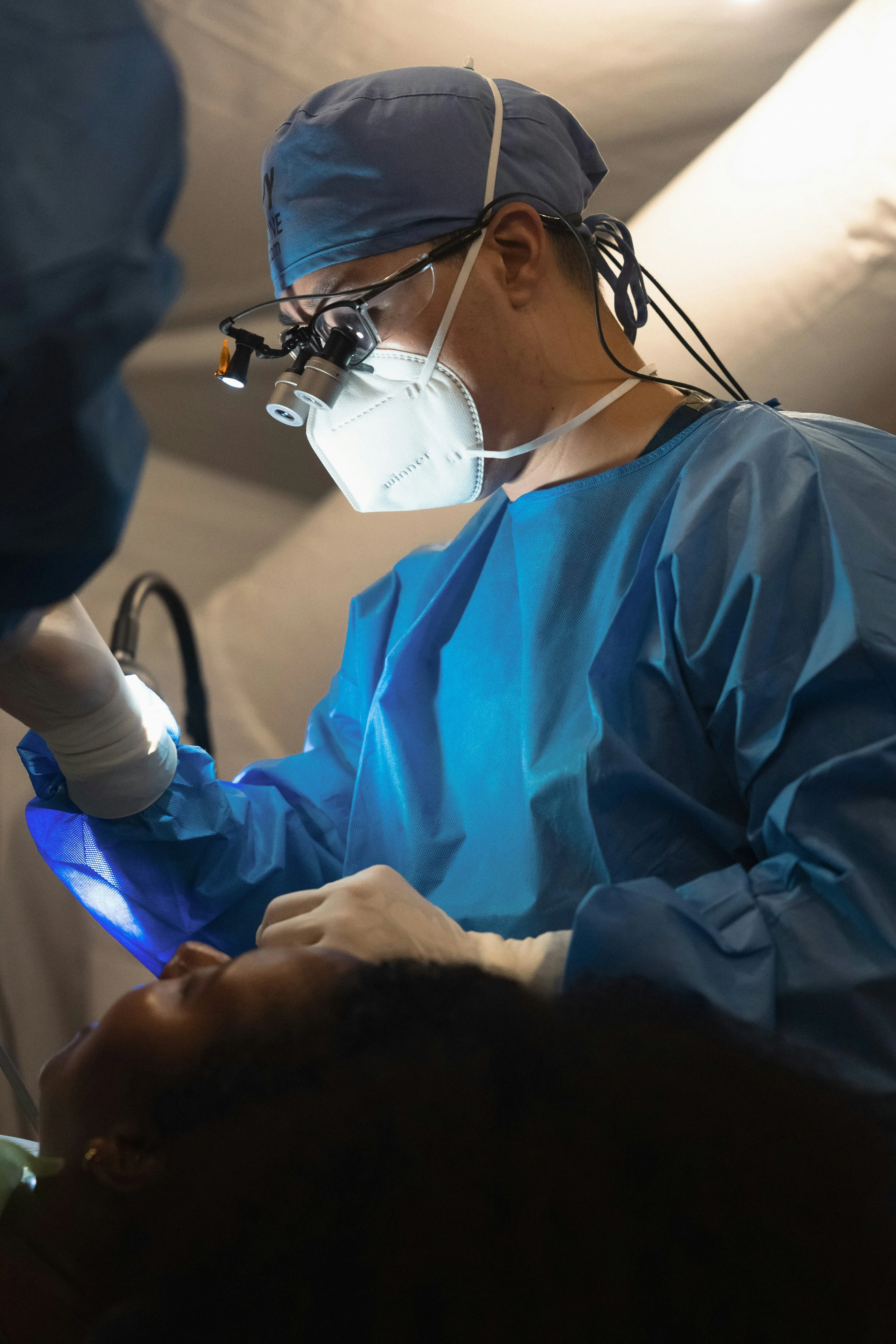 Compassionate dentist providing urgent care, conveying relief and professional emergency treatment